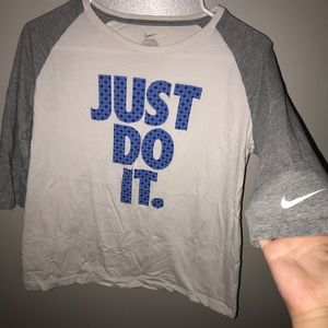 Nike mid sleeve shirt 🤍